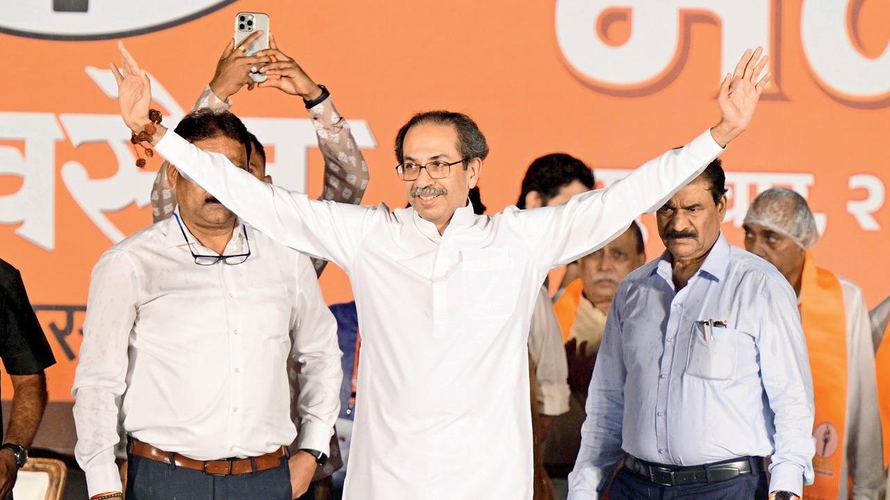 Uddhav 비가 BJP에 불, MNS 넥타이 힌트, 뭄바이 전리품에 대한 vows 백서
